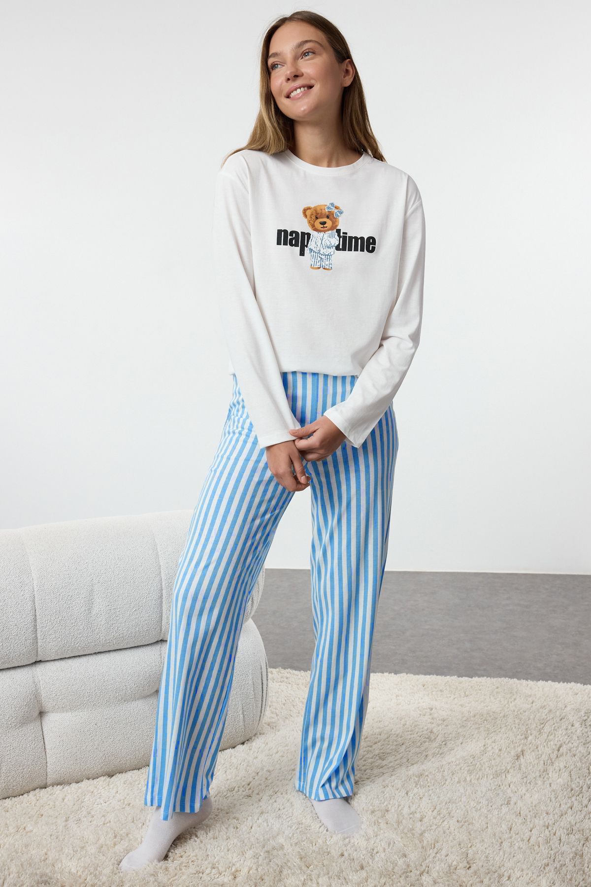 Trendyol Collection-Bílé pruhované dámské pyžamo ze 100% bavlny – Thmaw25Pt00171 3