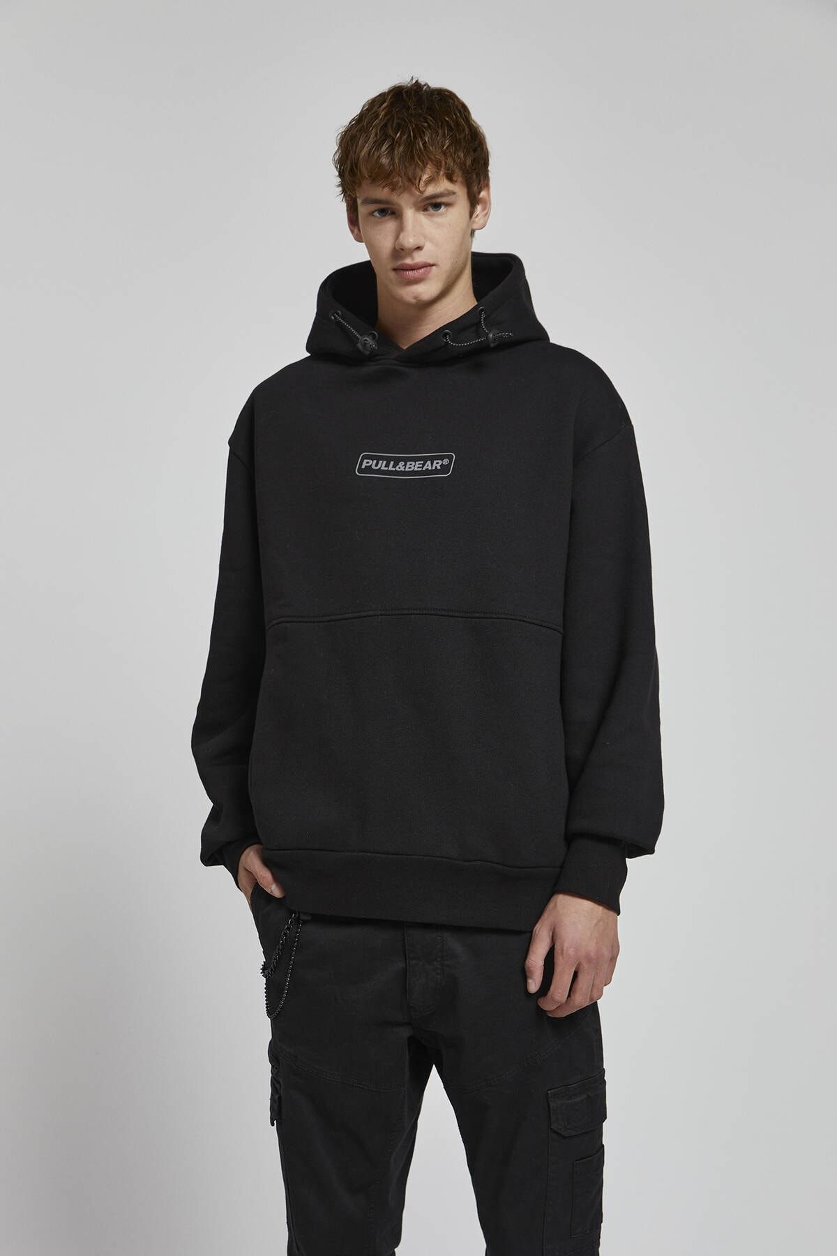 Pull Bear Erkek Siyah Fosforlu Logolu Kapusonlu Sweatshirt 09594524 Trendyol