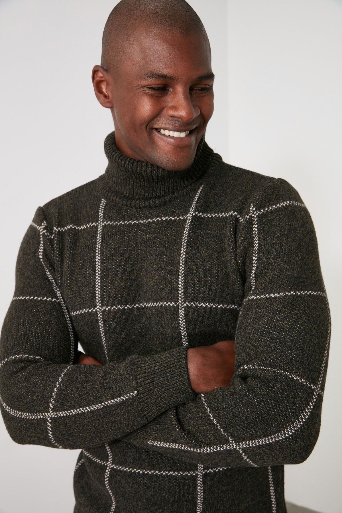 Trendyol Collection-Khakifarbener Rollkragenpullover mit schmaler Passform und schmaler Passform TMNAW21KZ0398 3