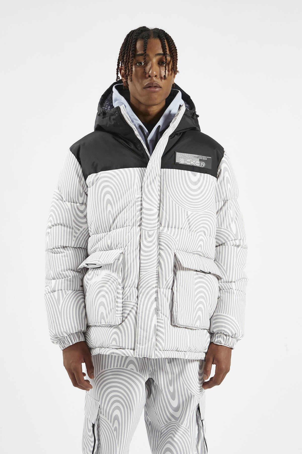 Pull Bear Erkek Beyaz Sicko19 Sickonineteen Dalgali Sisme Mont 09710591 Trendyol
