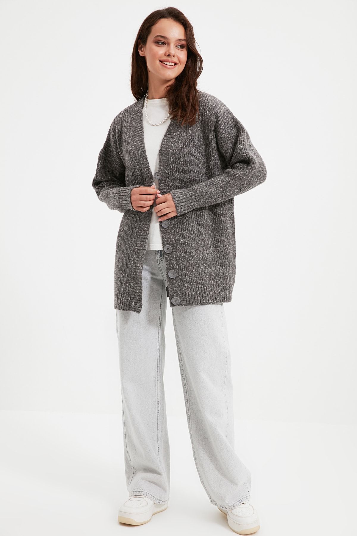 Trendyol Modest-Ζακέτα με μαλακό πλεκτό με λαιμόκοψη από ανθρακί TCTAW22HI0397 3