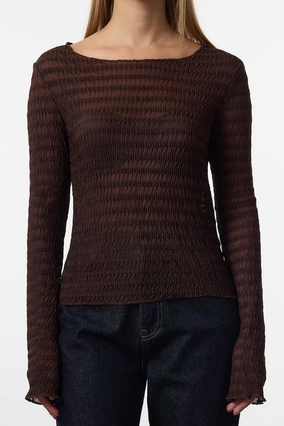 Trendyolmilla  Kahverengi Fitted/Vücuda Oturan Dokulu Tül Esnek Örme Bluz TWOAW25BZ00207 - Görsel 4