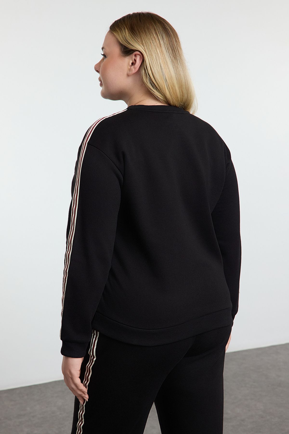 Trendyol Curve-Plus Size Black Knitted Tracksuit Set - Crew Neck, Stripe Detail, Fleece Tbbaw25Cp00011 5