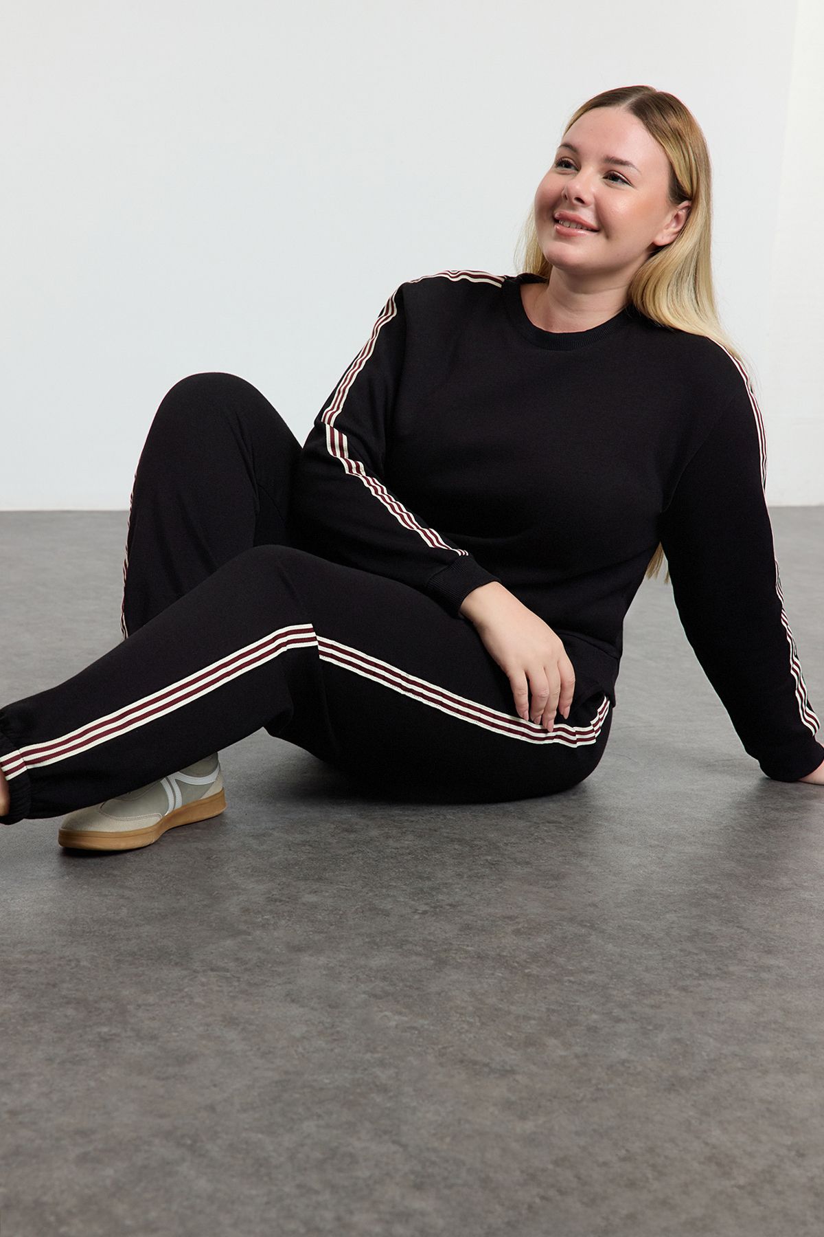 Trendyol Curve-Plus Size Black Knitted Tracksuit Set - Crew Neck, Stripe Detail, Fleece Tbbaw25Cp00011 2
