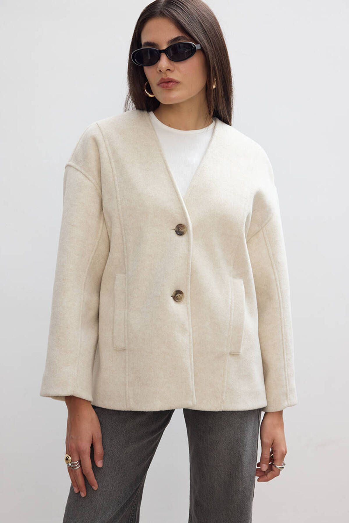 BE BLUE-Ecru Minimal Short Spoon Coat 2