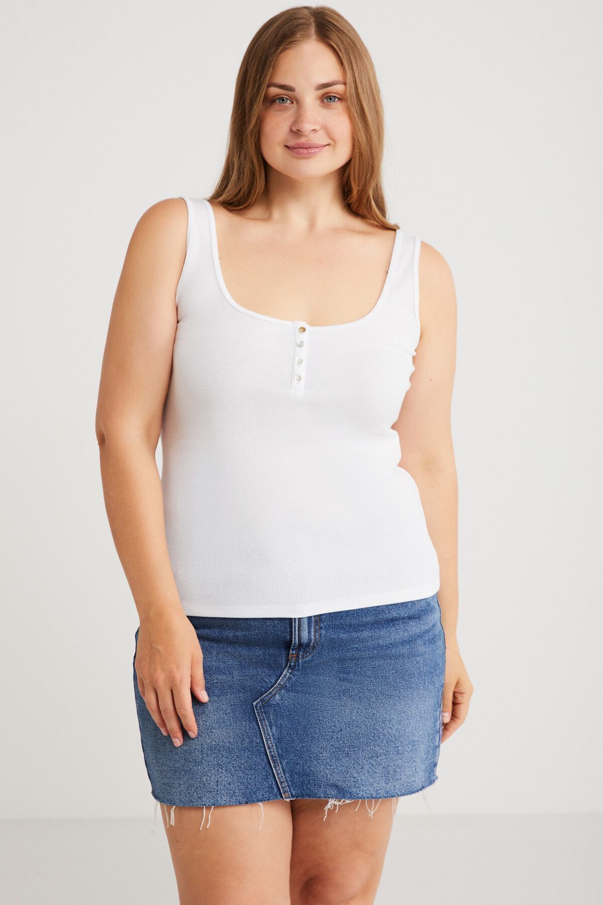 ETHIQUET  Aleydıs Kadın Slim Fit Dar Kalıp Düğme Detaylı Oyuk Yaka Örme Beyaz Büyük Beden Atlet