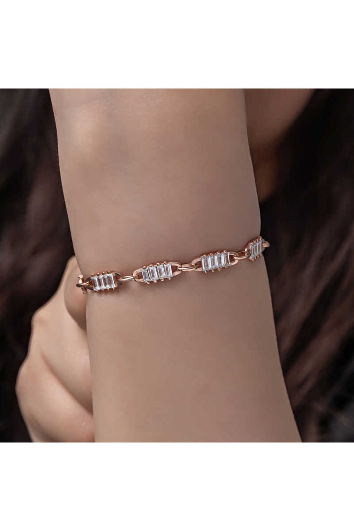 SANSERA 925 Ayar Gümüş Rose Baget Taşlı Kadın Bileklik