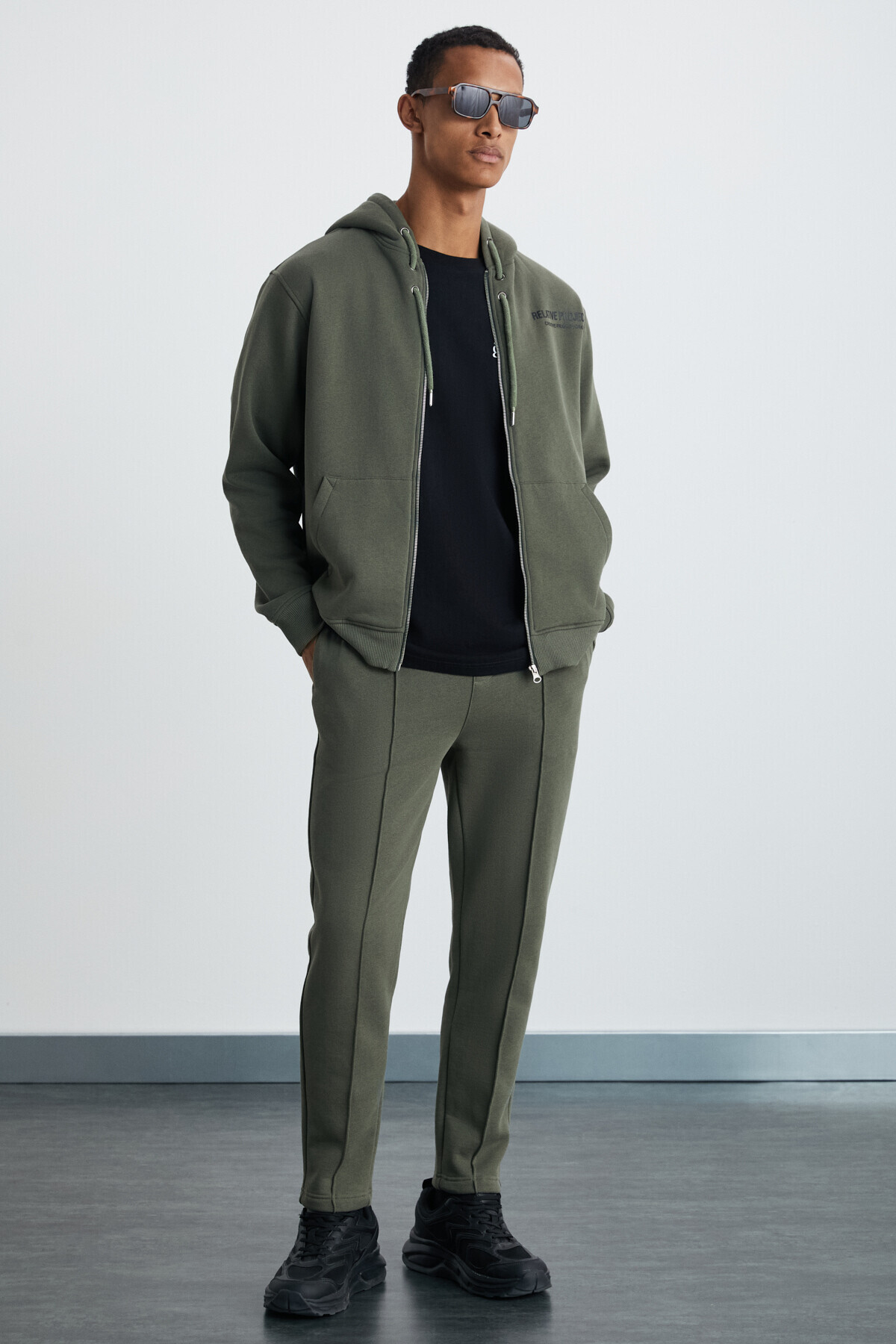 complete the look image