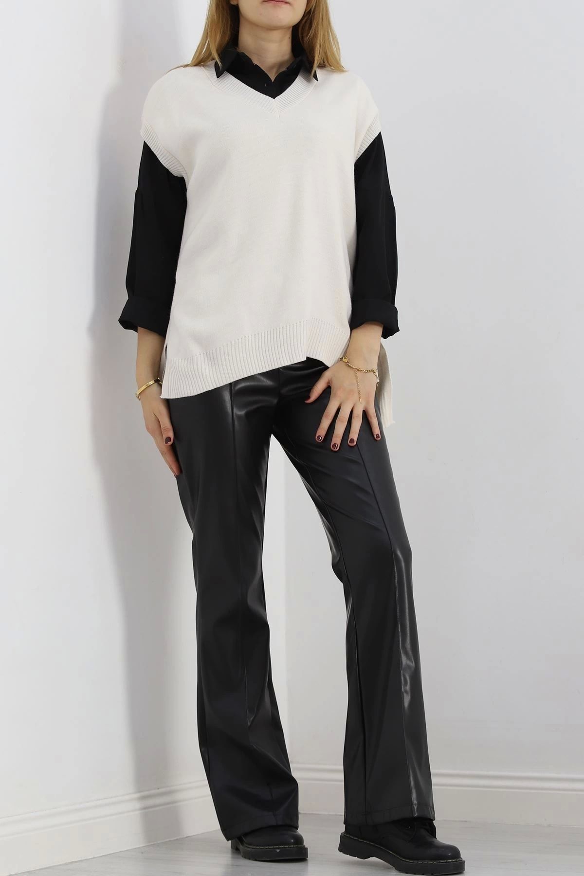 Model Shoes-Latte V-Neck Sweater - 3079.1577 2