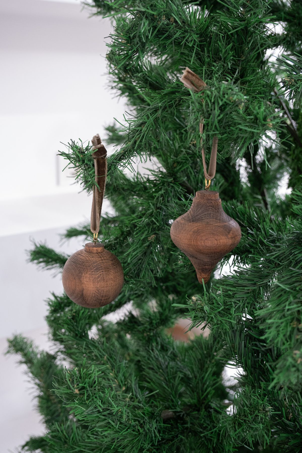 Beige & Stone-Christmas Wooden Set - 2 Balls and Christmas Tree Ornament, X Den.Interiors 3