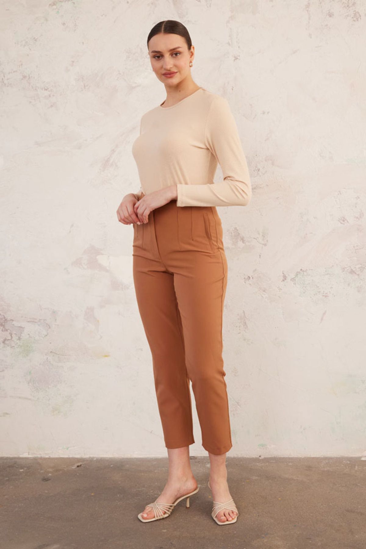 Aker-Modest Pants - Brown - Regular 5