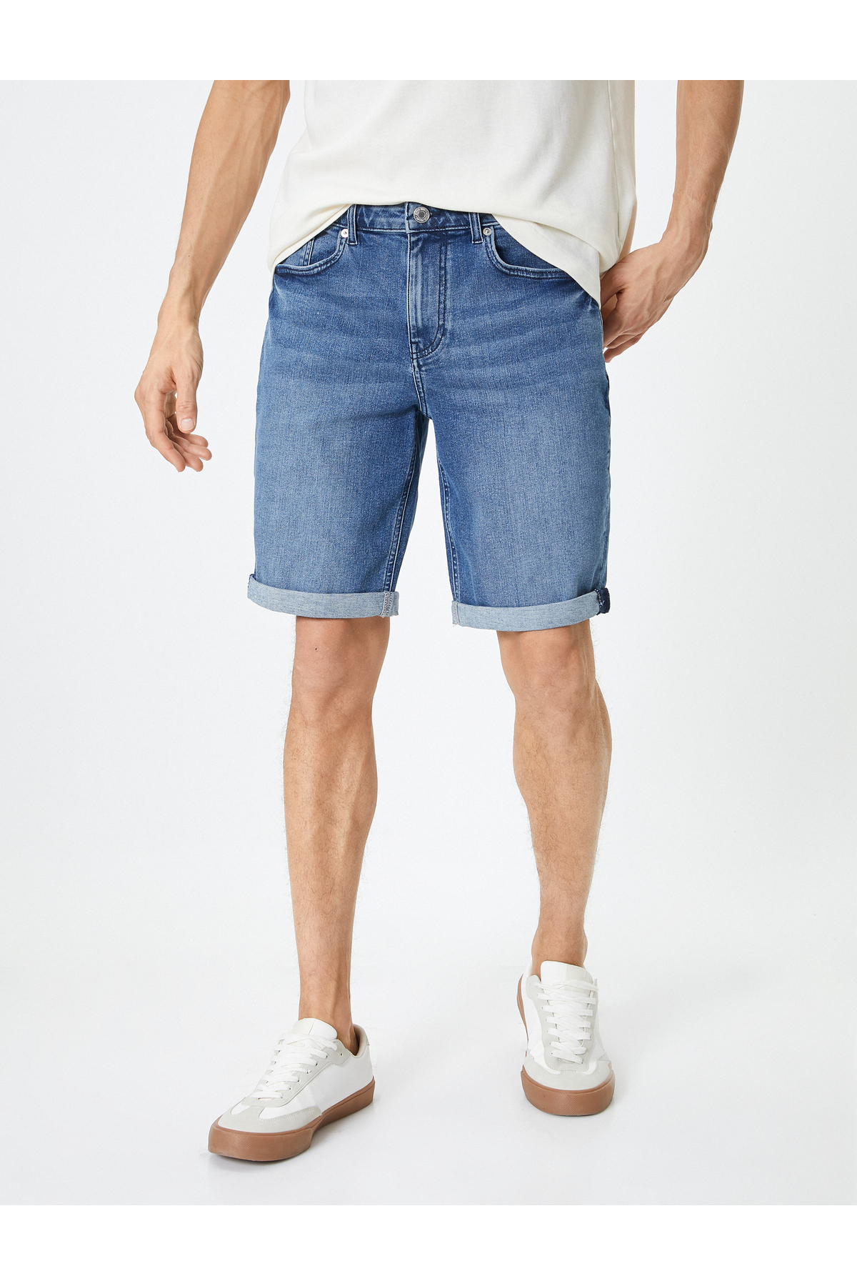 Koton  Kot Şort Düğmeli Cepli Katlı Paça Detaylı - Görsel 3