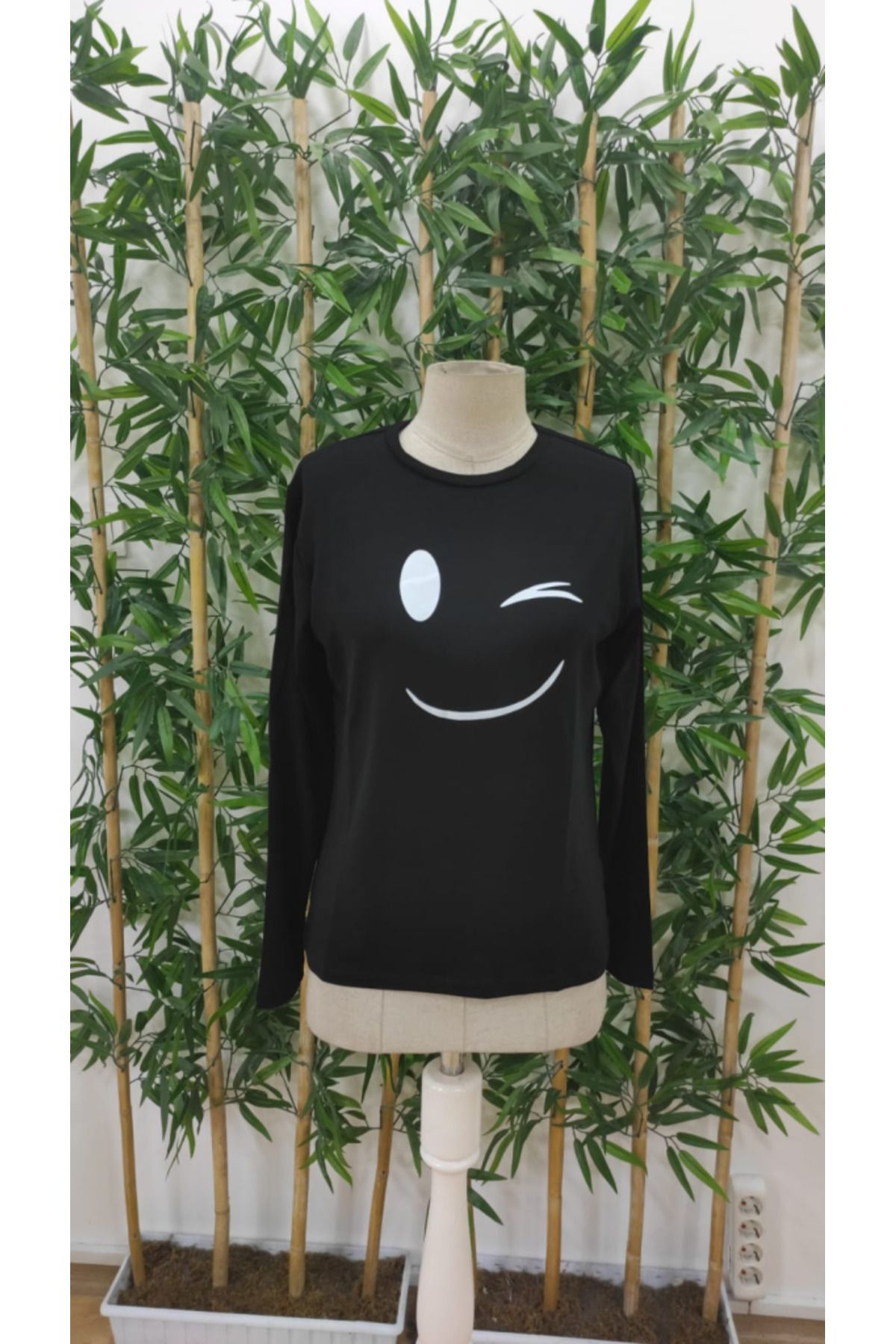 MD Kumsal-Women's Long Sleeve Crew Neck Smiling Face Patterned Viscose Blouse 5