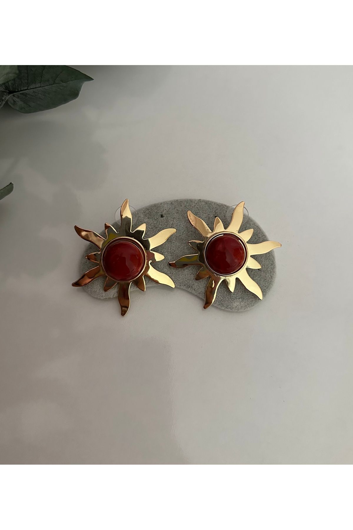 YENGEÇ-Steel-Coloured Sun Earrings 1