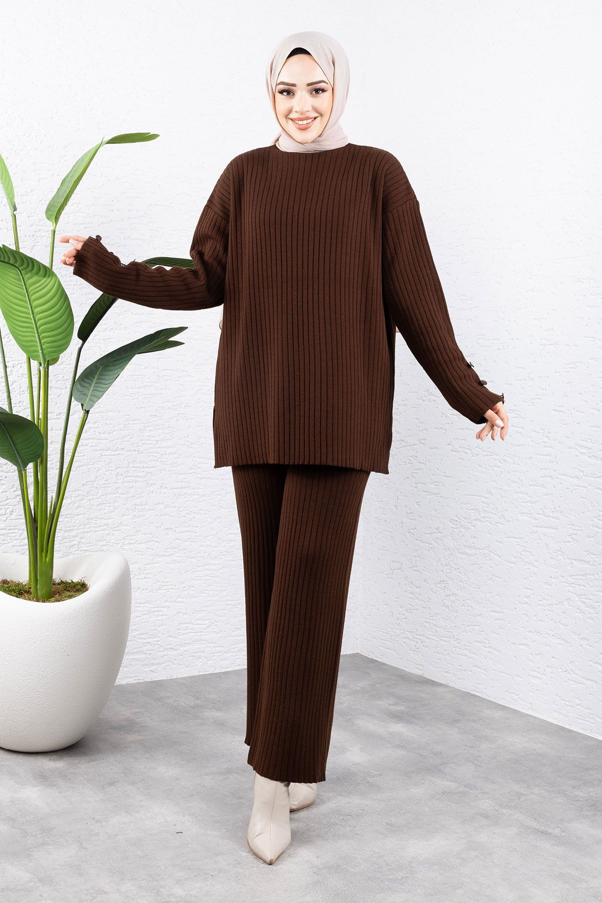 Tesettür Dünyası-Sleeve End Button Detailed Knitwear Suit Tsd 240947   Bitter Coffee 4