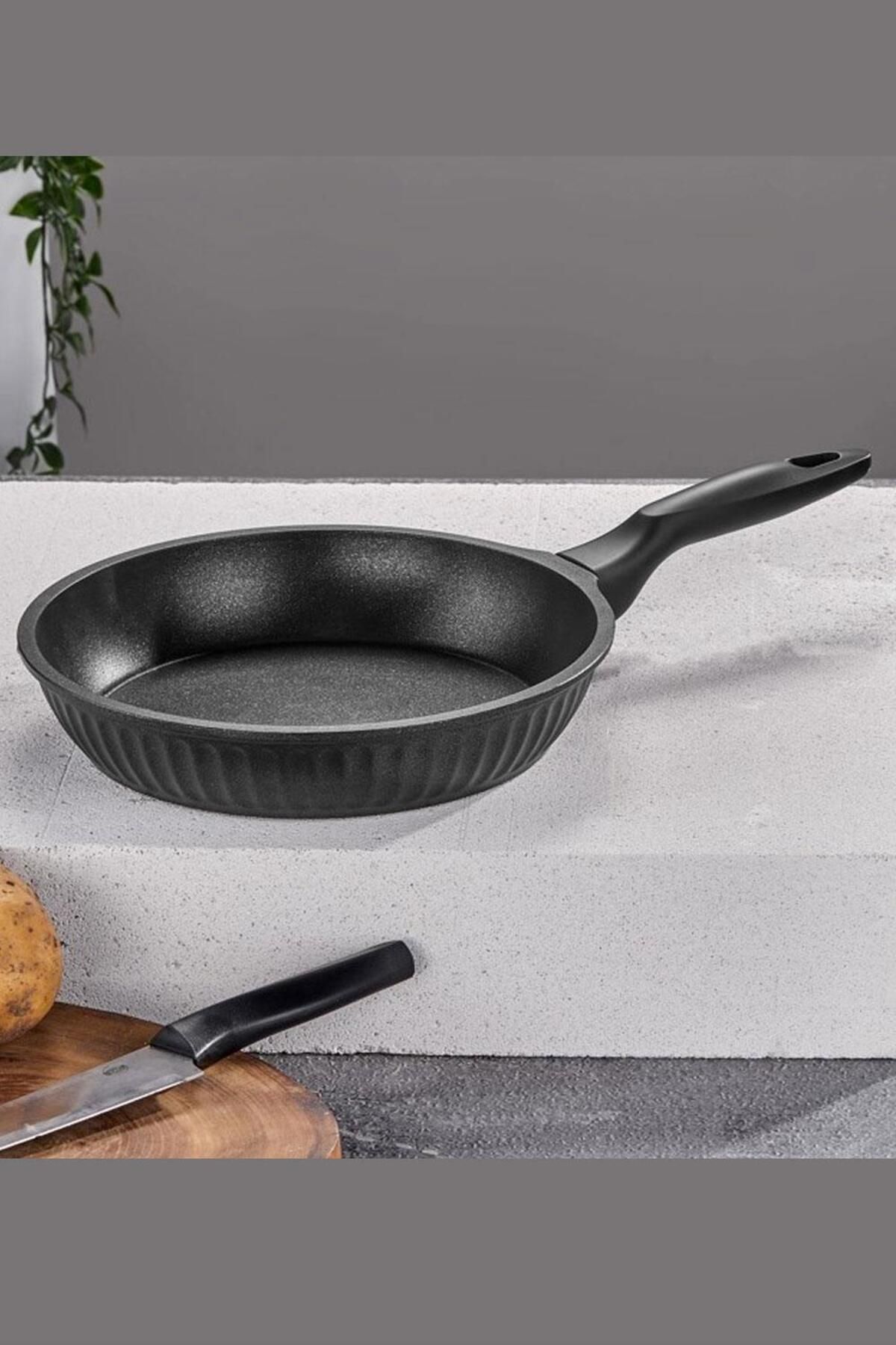 Taç-24 cm Black Crown Valeriya Casting Pan - Tac-4973 1