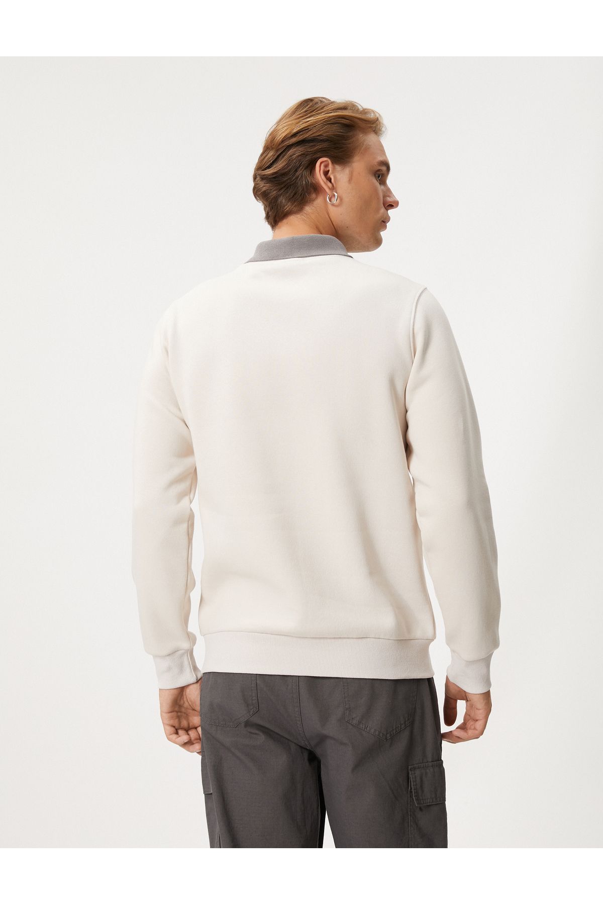Koton-Basic-Sweatshirt mit Polokragen, Etikettendruck, detailliertes geripptes Raster 4