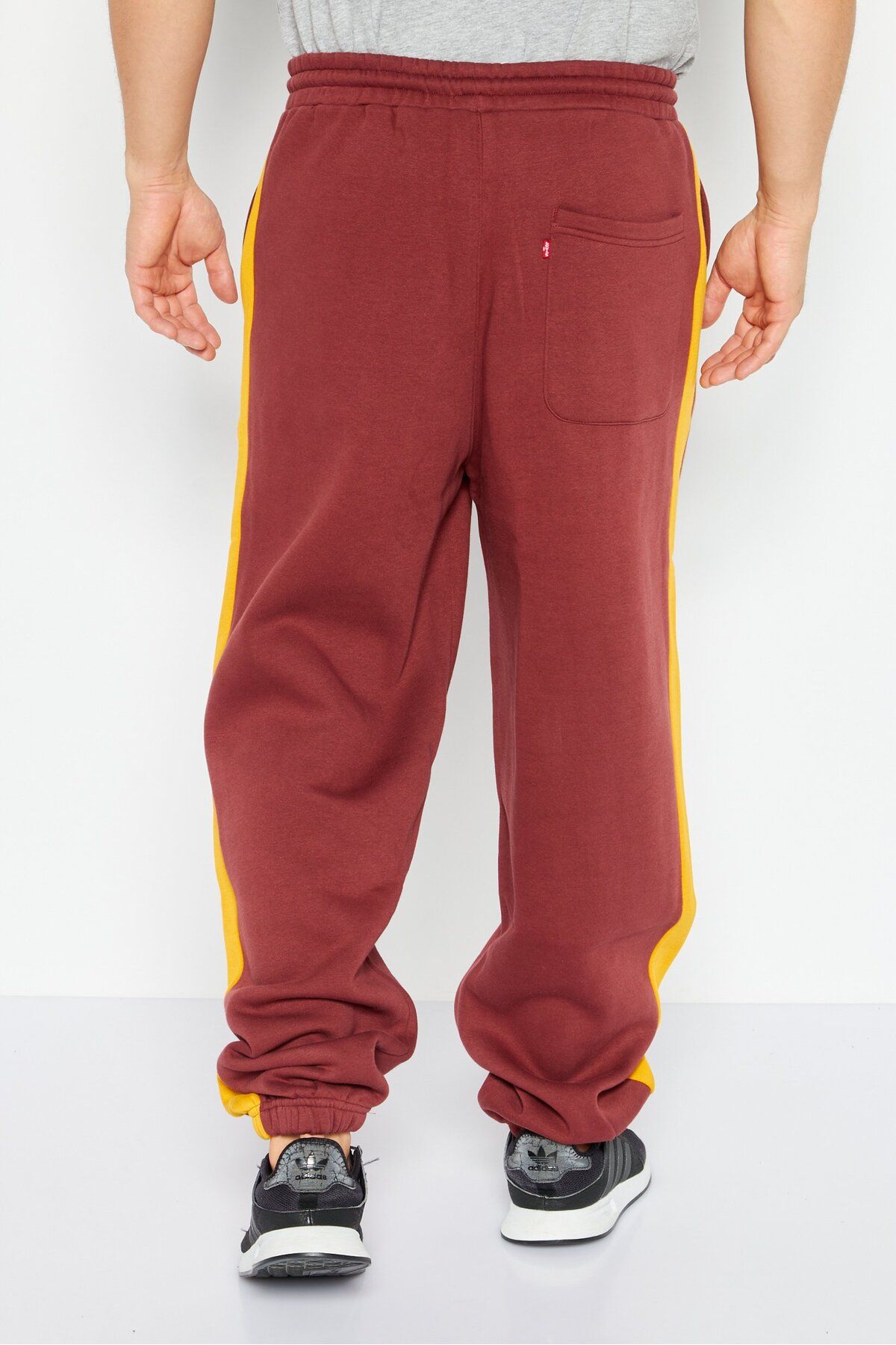 Levi's-Men Regular Fit Embroidered Logo Sweatpants, Maroon 4