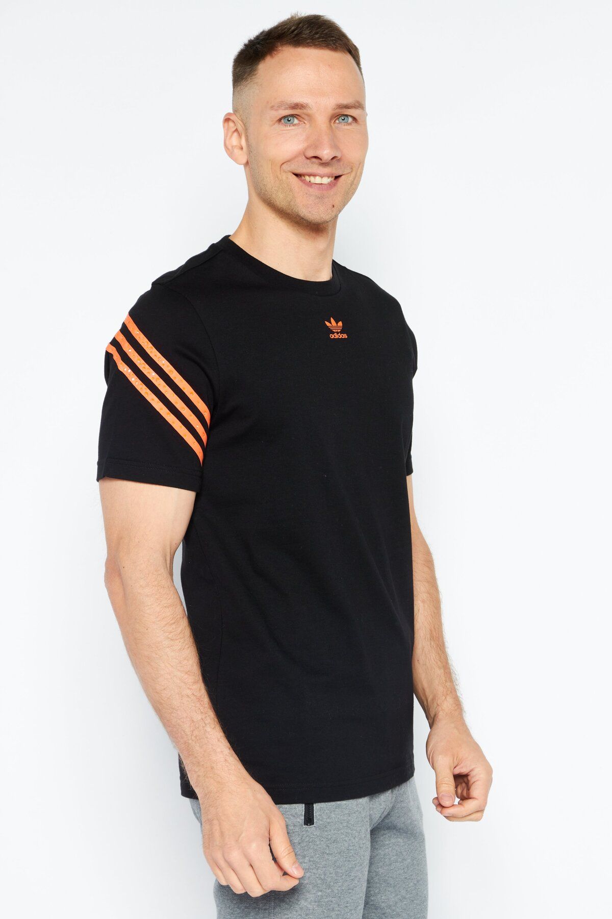 adidas-Men Sportswear Fit Short Sleeve Brand Logo T-Shirts, Black/Orange 4