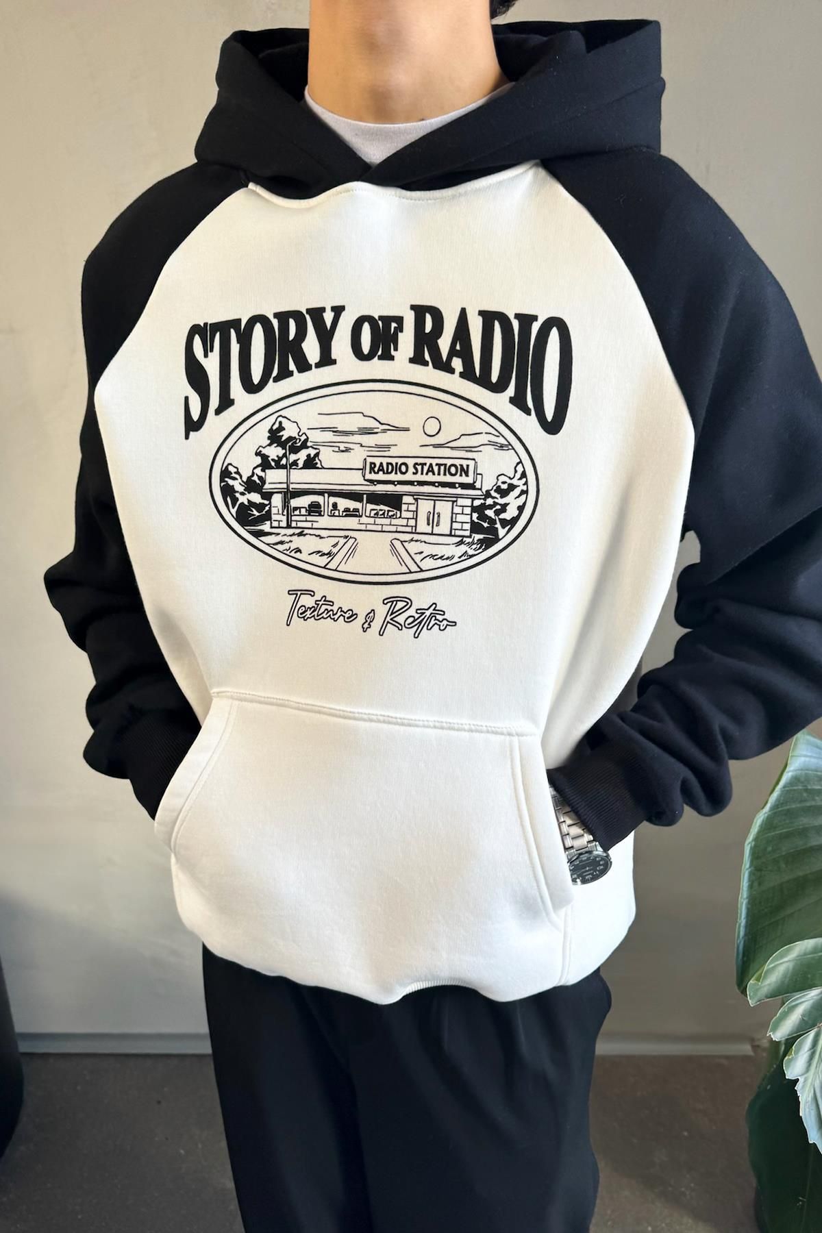 Flaw Wear-Story of Radio Printed Oversize Sweatshirt 3