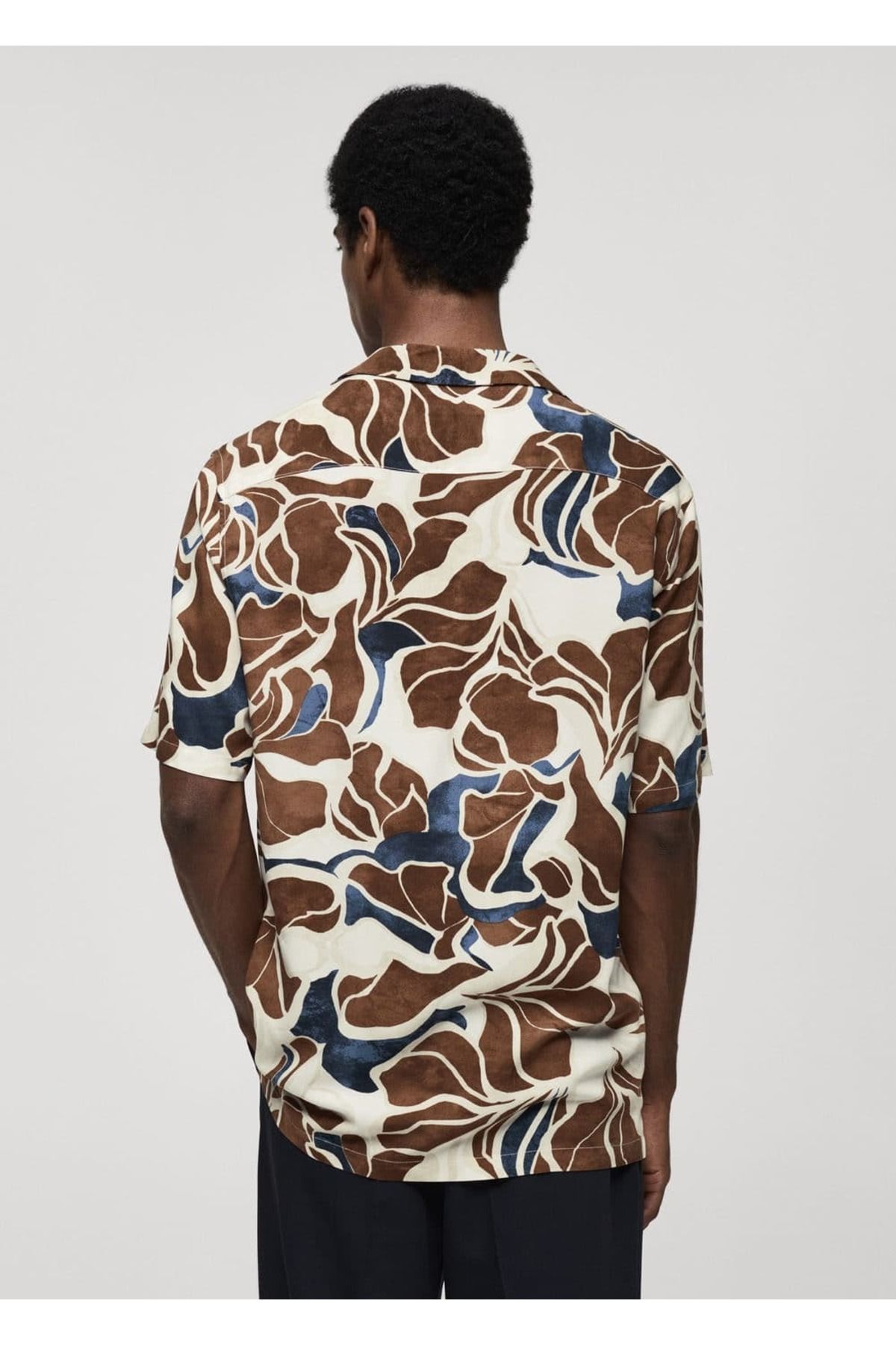 MANGO Man-Regular Cut Fluid Patterned Shirt 4