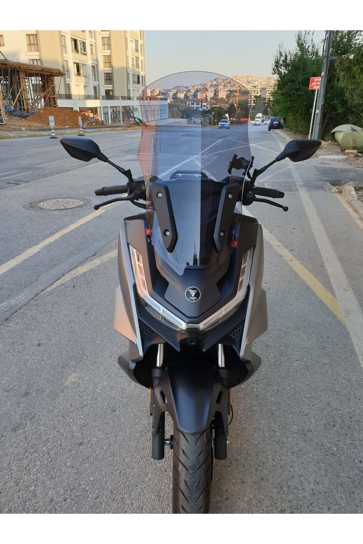 Voge SR3 Siperlik Ön Cam 2023-2025 Model 70cm Füme Renk 4mm