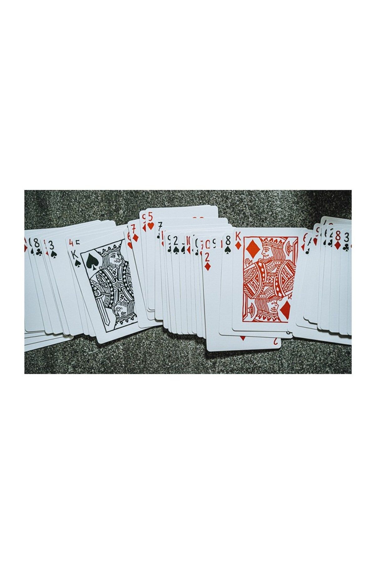 OyuncaklarÜlkesi-Bicycle Joker and the Thief Jt Crown Red Premium Playing Card Limited Edition Playing Cards 4