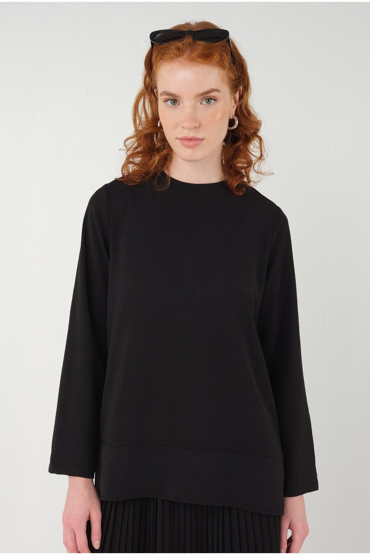 HEQA-Black Basic Blouse 4