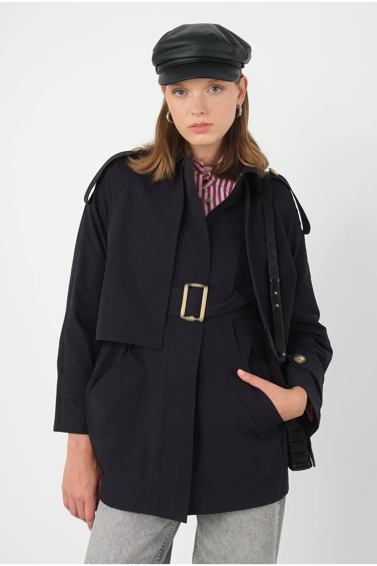 HEQA-Black Trench Coat - Windbreaker Detailed 6