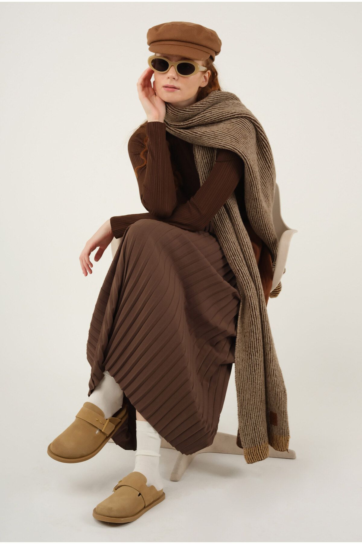 HEQA-Brown Pleated Skirt 5