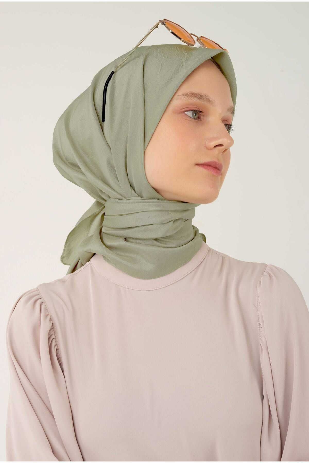 HEQA-Water Green Soft Crochet Scarf 3