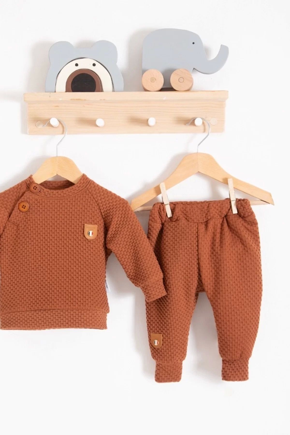 Eng-Jacquard Buttoned Shoulder 2-Piece Baby Boy Set 3