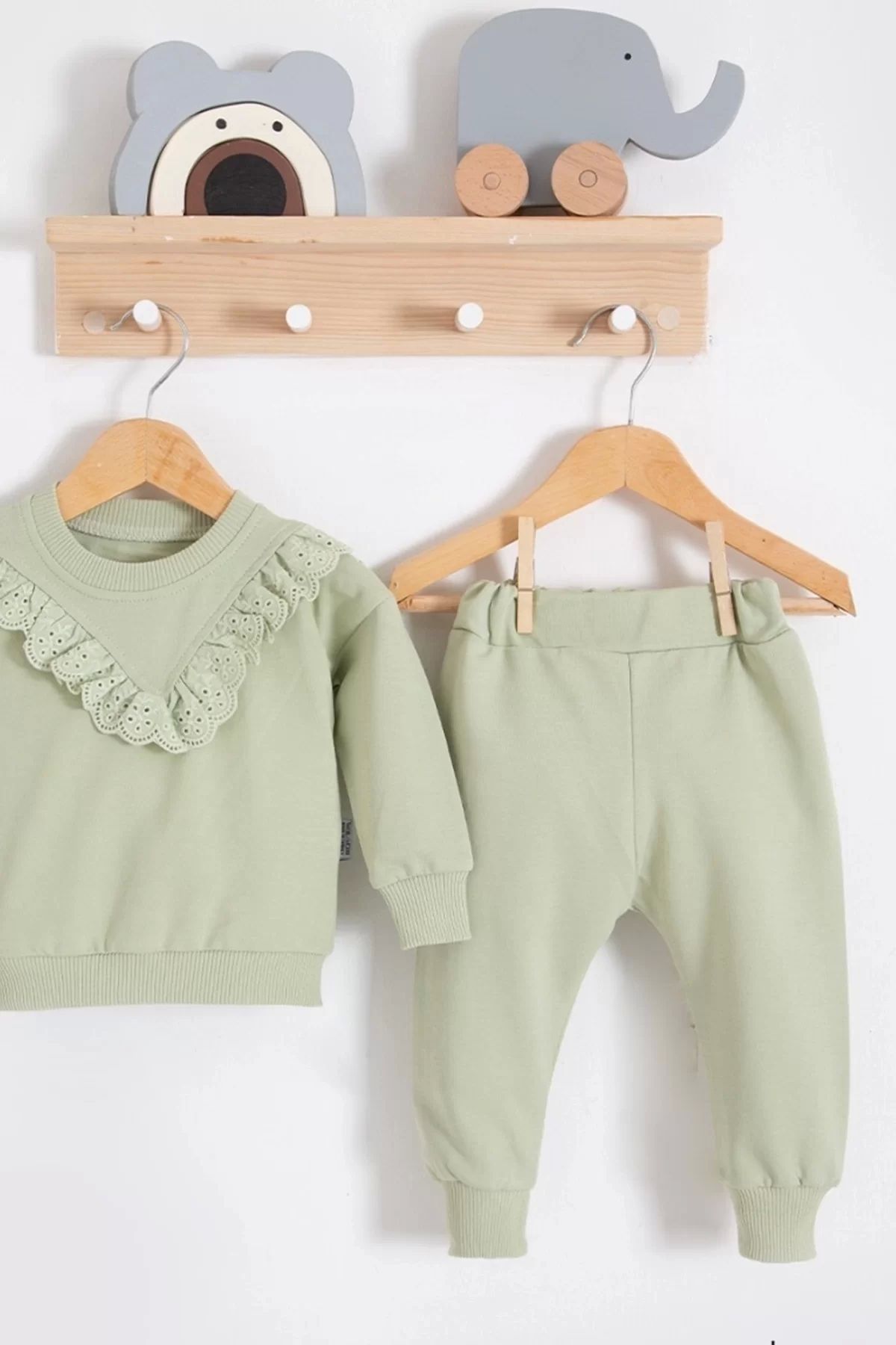 Eng-Scallop Detailed Cotton 2-Piece Baby Girl Set 2