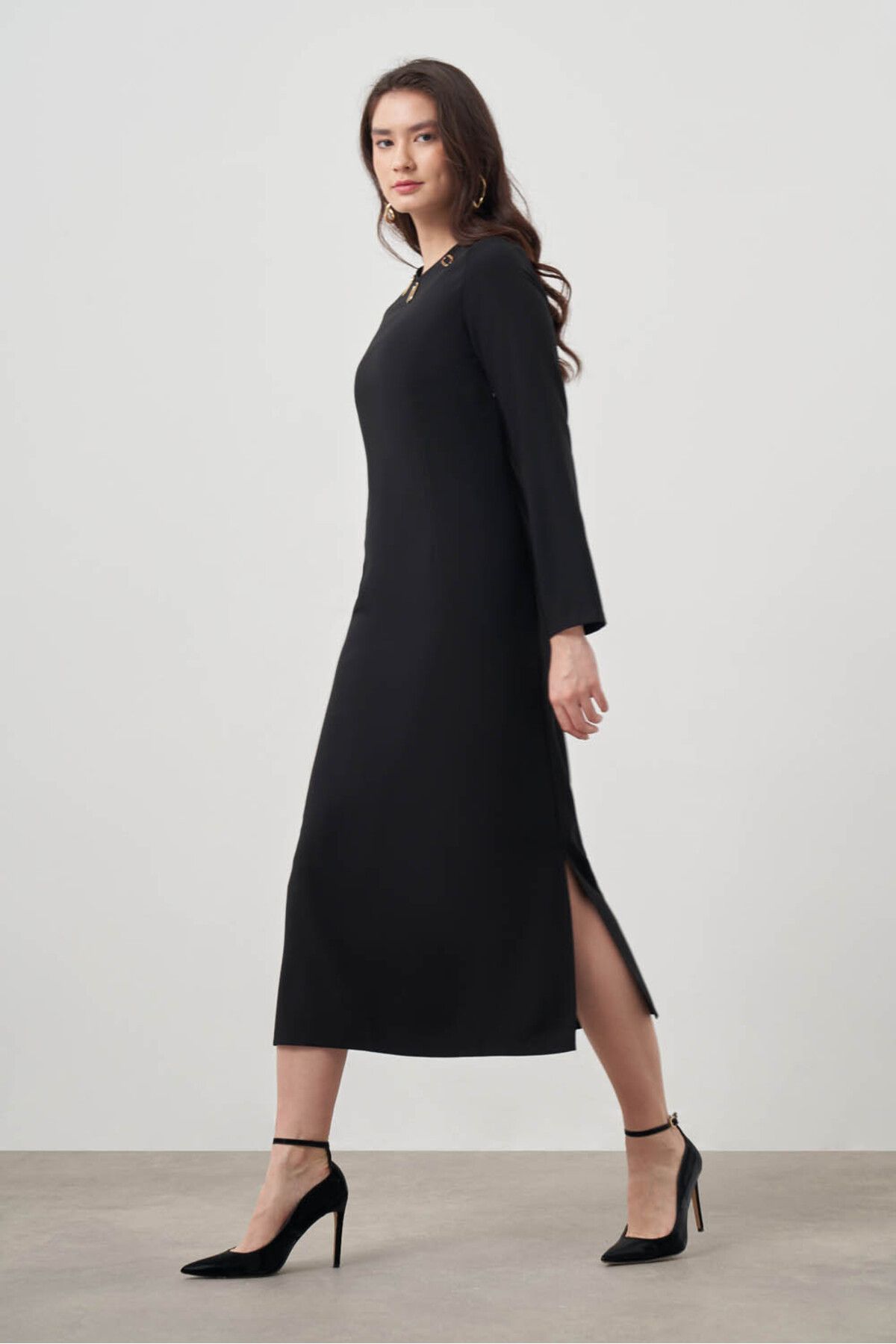 Mizalle-Black Dress with Ornamental Collar 4