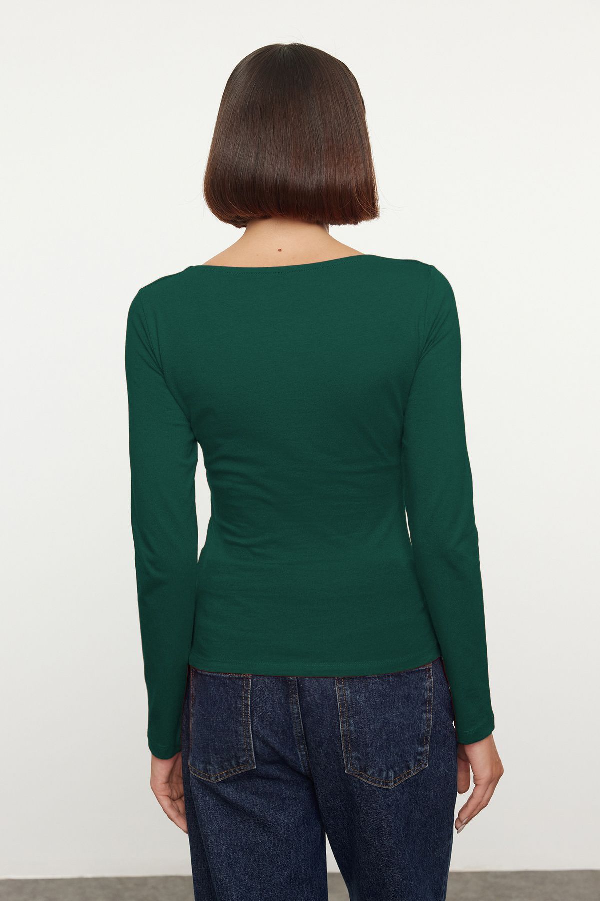 Trendyol Collection-Smaragdgrüne, dehnbare Baumwollbluse mit U-Boot-Ausschnitt – TWOAW24BZ00166 5