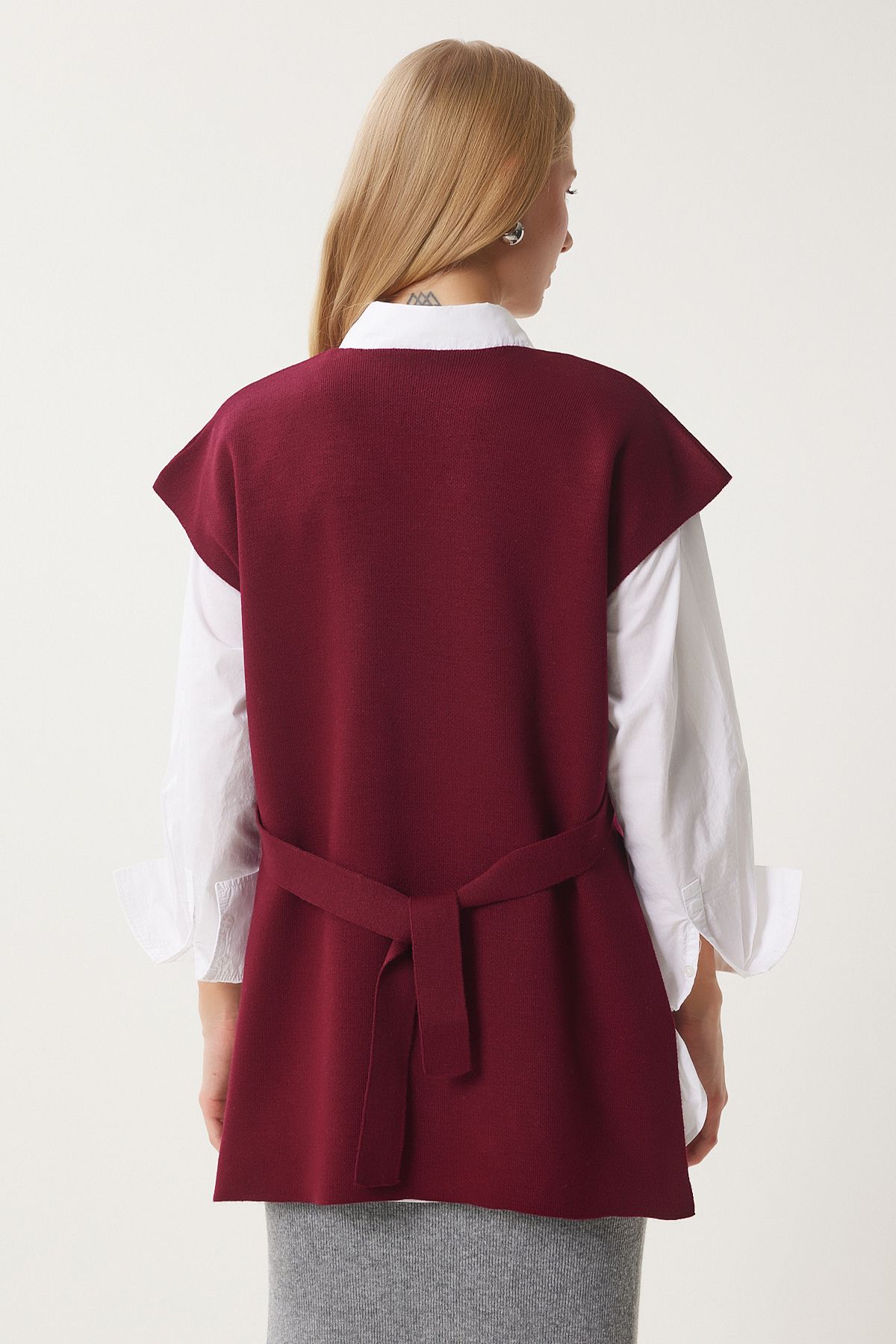 Happiness İstanbul-Burgunderroter Damen-Pullover mit V-Ausschnitt und Gürtel, lang, US00185 8