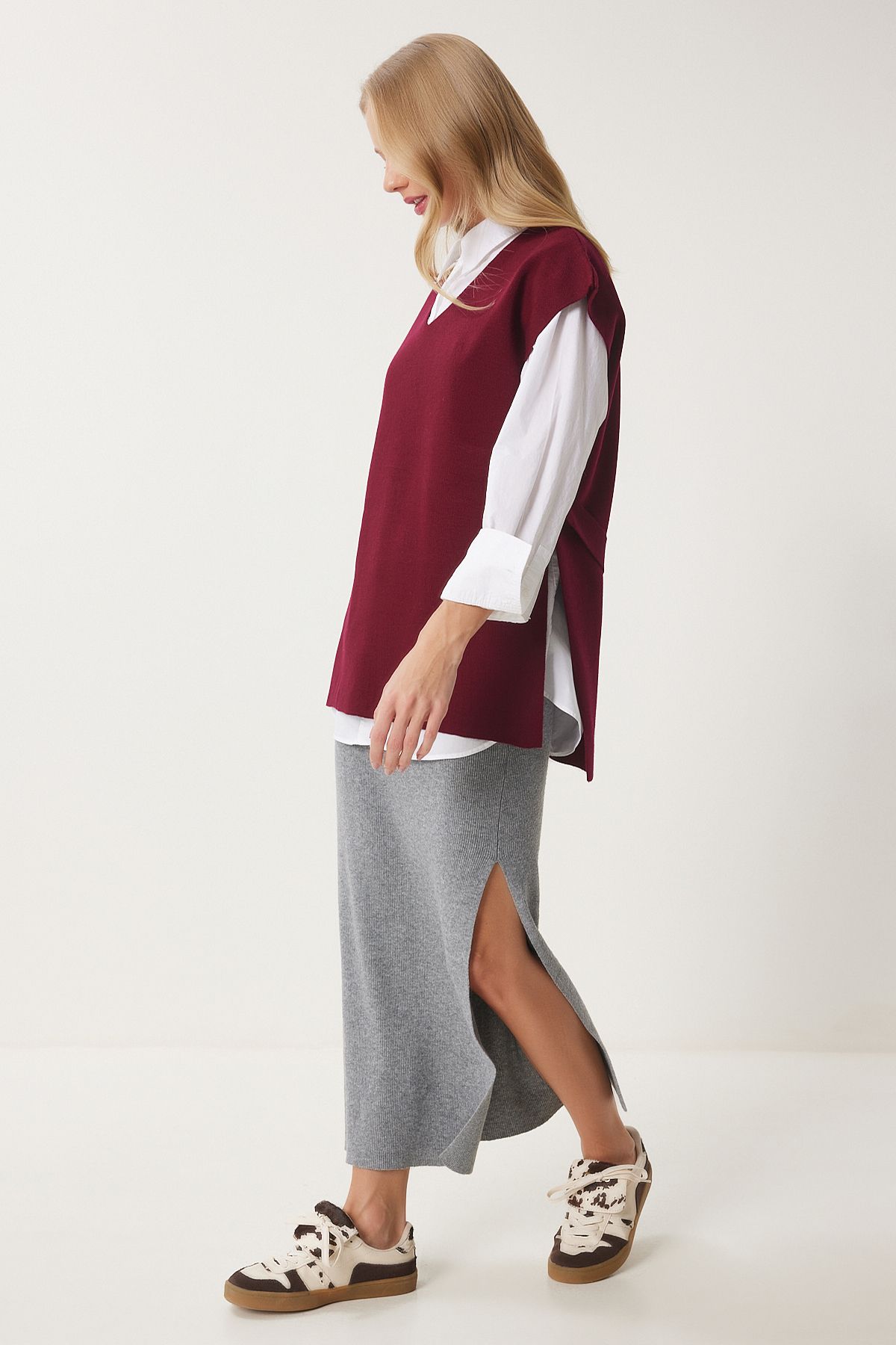 Happiness İstanbul-Burgunderroter Damen-Pullover mit V-Ausschnitt und Gürtel, lang, US00185 4