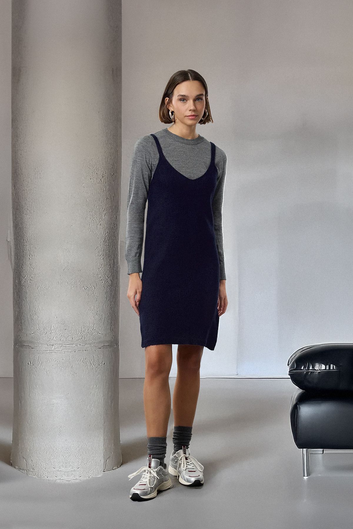 Trendyol Collection Antracytowy Sweter I Sukienka Sling Knitwear - Miękki Teksturowany Mini Twoaw25el00095 Kobieta - S