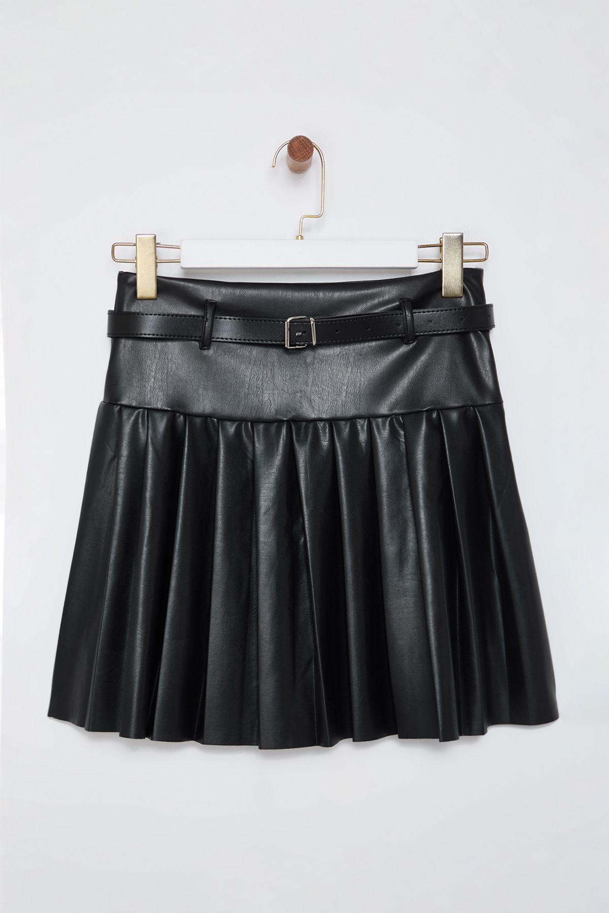 Trendyol Collection-Czarna plisowana spódnica mini z paskiem Twoaw25Et00154 6