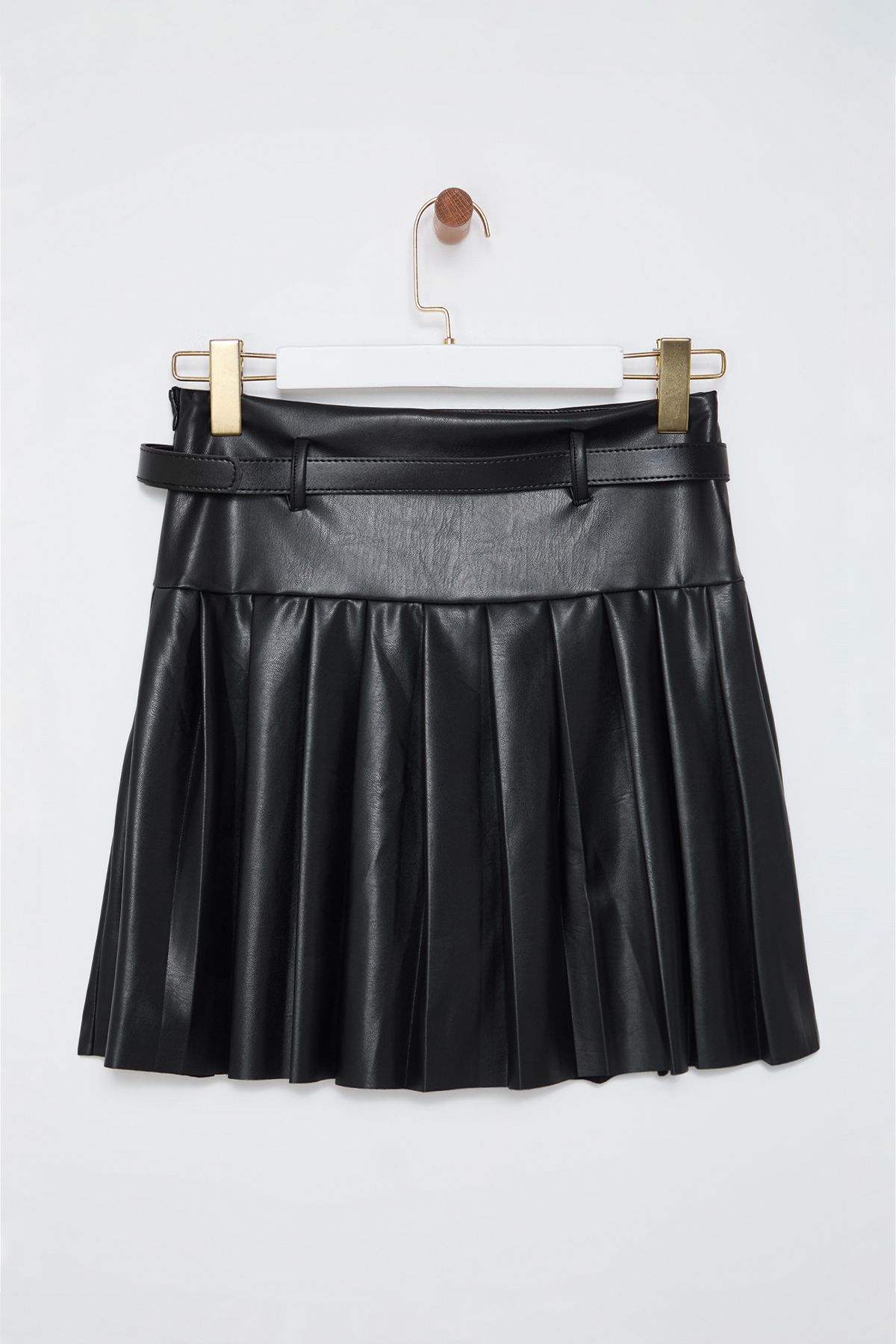 Trendyol Collection-Czarna plisowana spódnica mini z paskiem Twoaw25Et00154 7