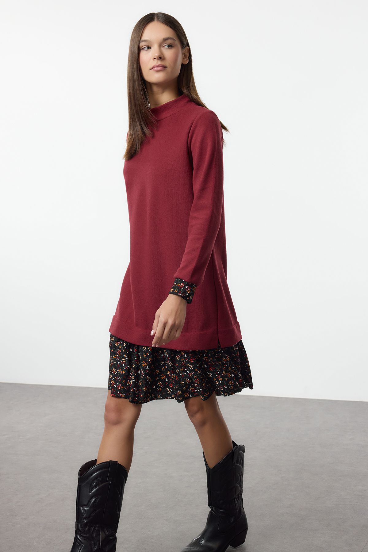 Trendyol Collection Burgundowa, Kwiatowa, Mini Sukienka Z Dzianiny Saloniki Ze Stójką I Kołnierzykiem Twoaw25el00282 Kobieta - S