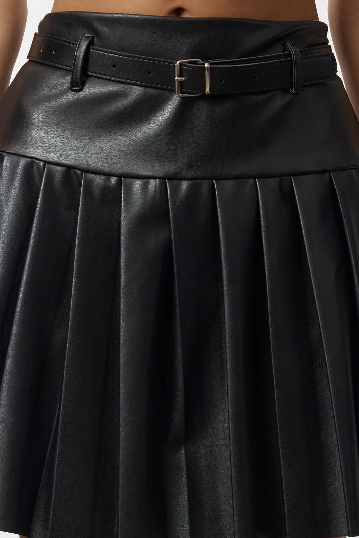 Trendyol Collection-Czarna plisowana spódnica mini z paskiem Twoaw25Et00154 3