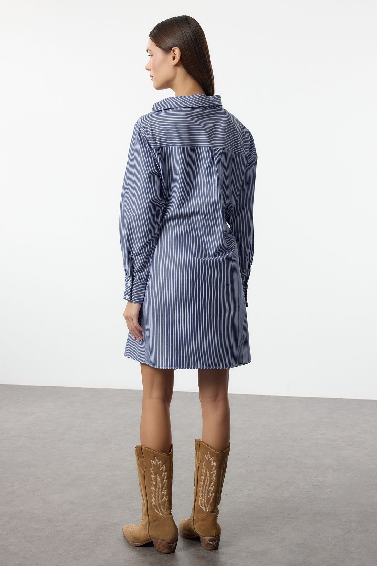Trendyol Collection-Asymetryczny dekolt i mini sukienka koszulowa w paski z paskiem - Twoaw25El00566 5
