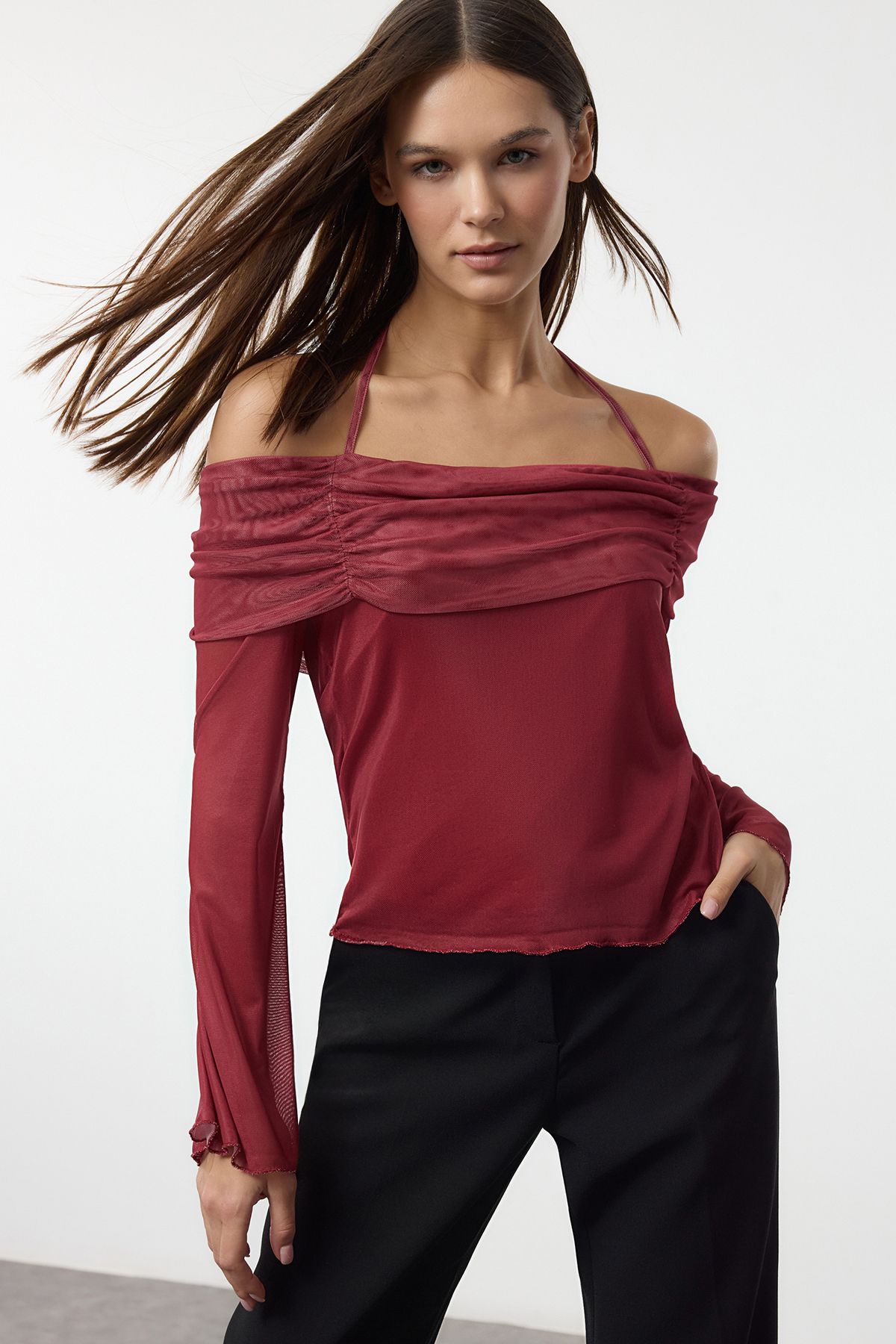 Trendyol Collection Bluzka Z Bufiastymi Rękawami W Kolorze Burgunda, Sznurowana, Z Dzianiny Z Kołnierzykiem Typu Madonna Twoss24bz00046 Kobieta - L