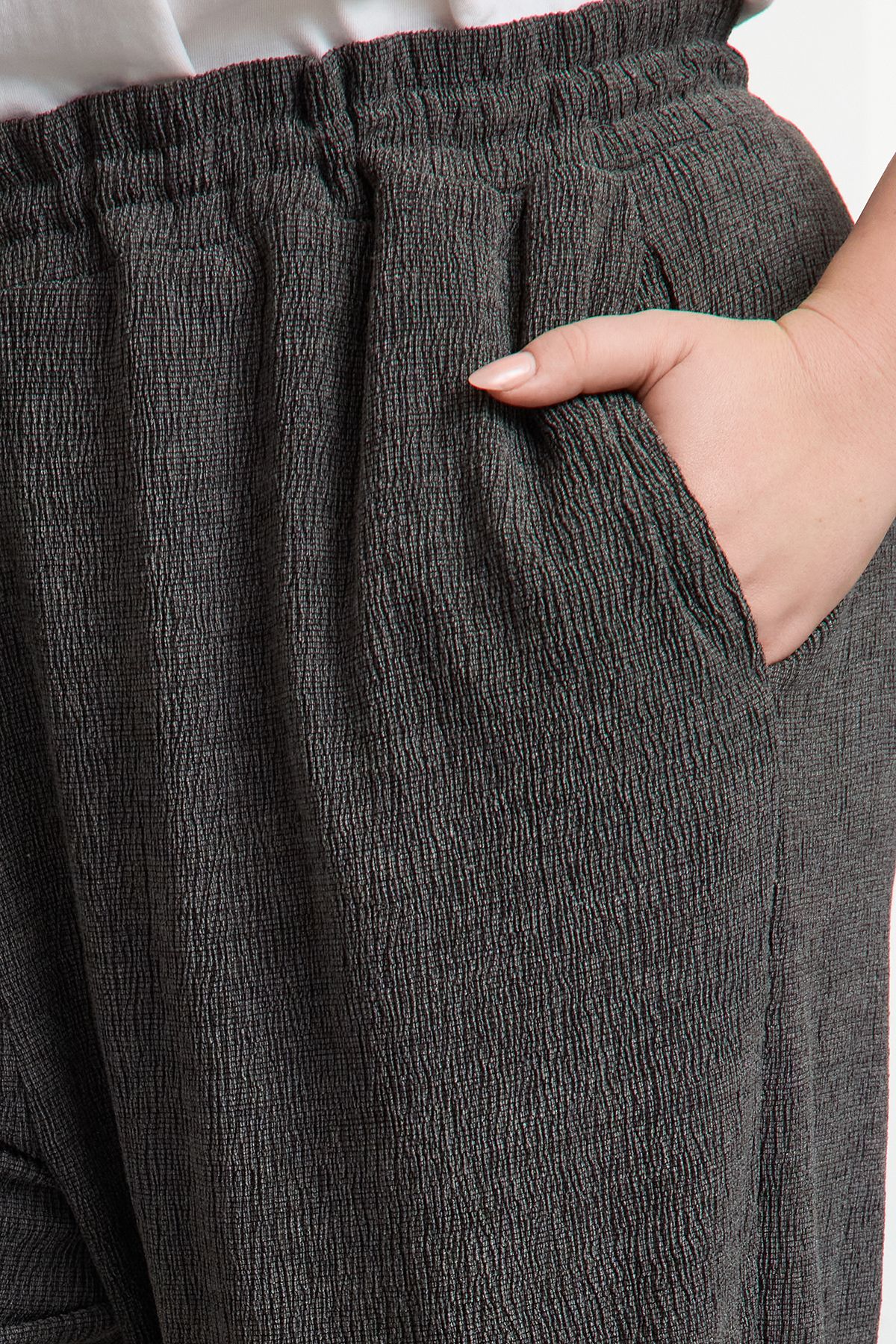 Trendyol Curve-Graue, hoch taillierte Strickhose in Übergröße TBBAW25AR00018 4