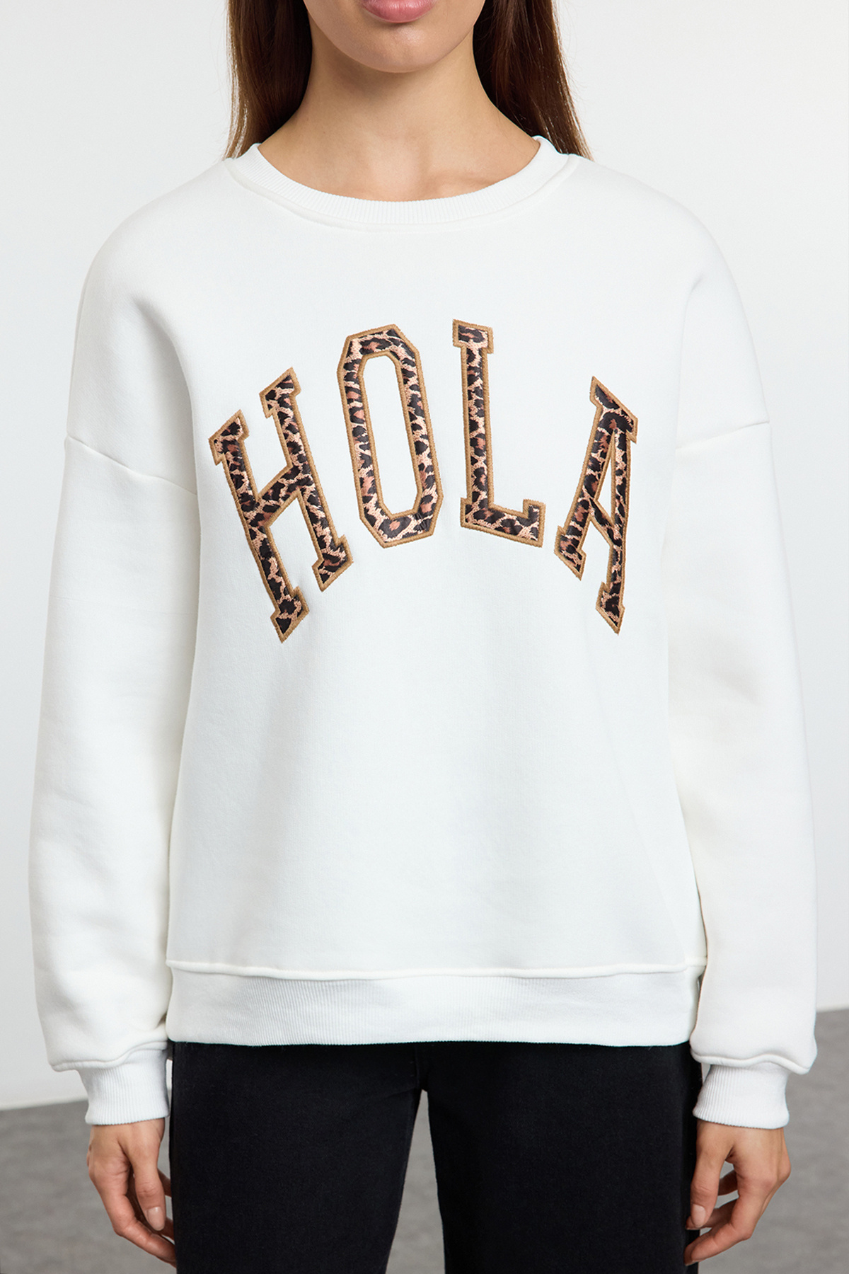 Trendyolmilla  Ekru Animal Leopar Slogan Baskılı Sweatshirt TEDAW25SW00080 - Görsel 3