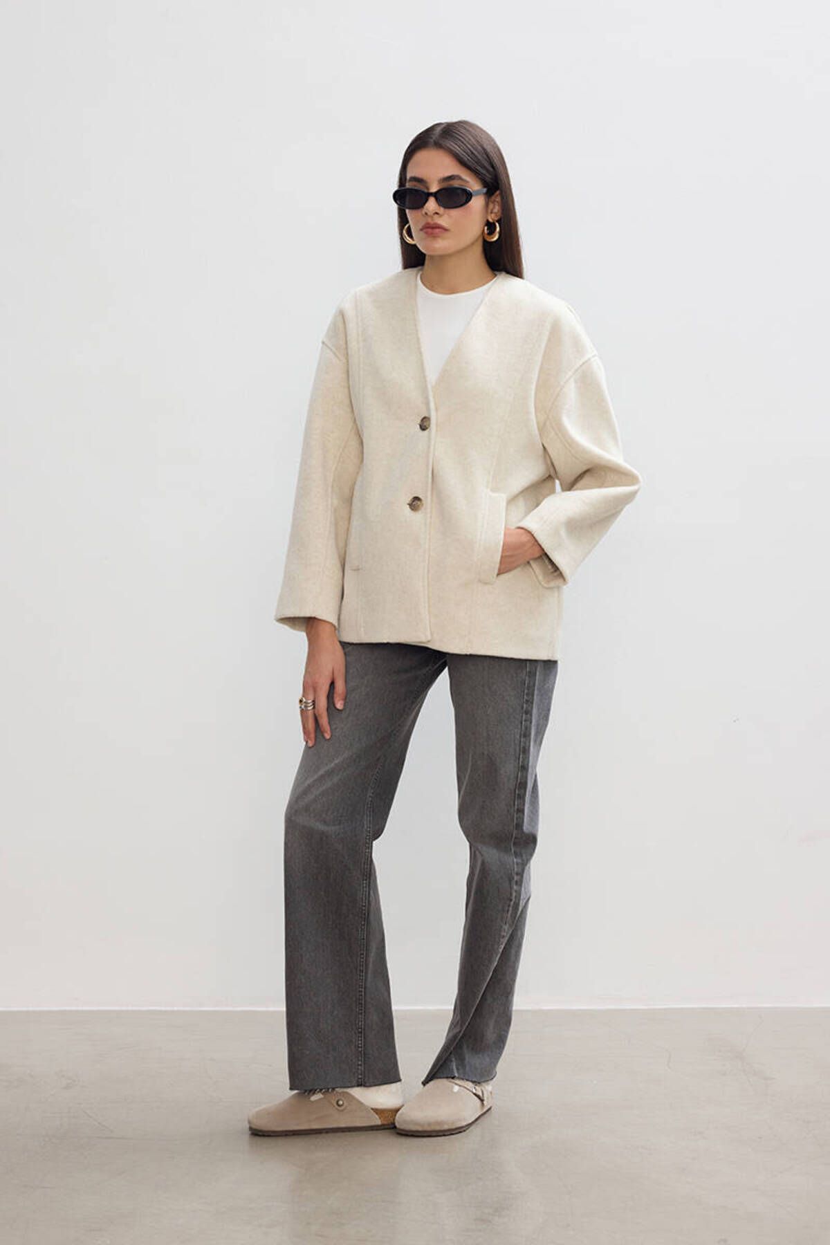 BE BLUE-Ecru Minimal Short Spoon Coat 4