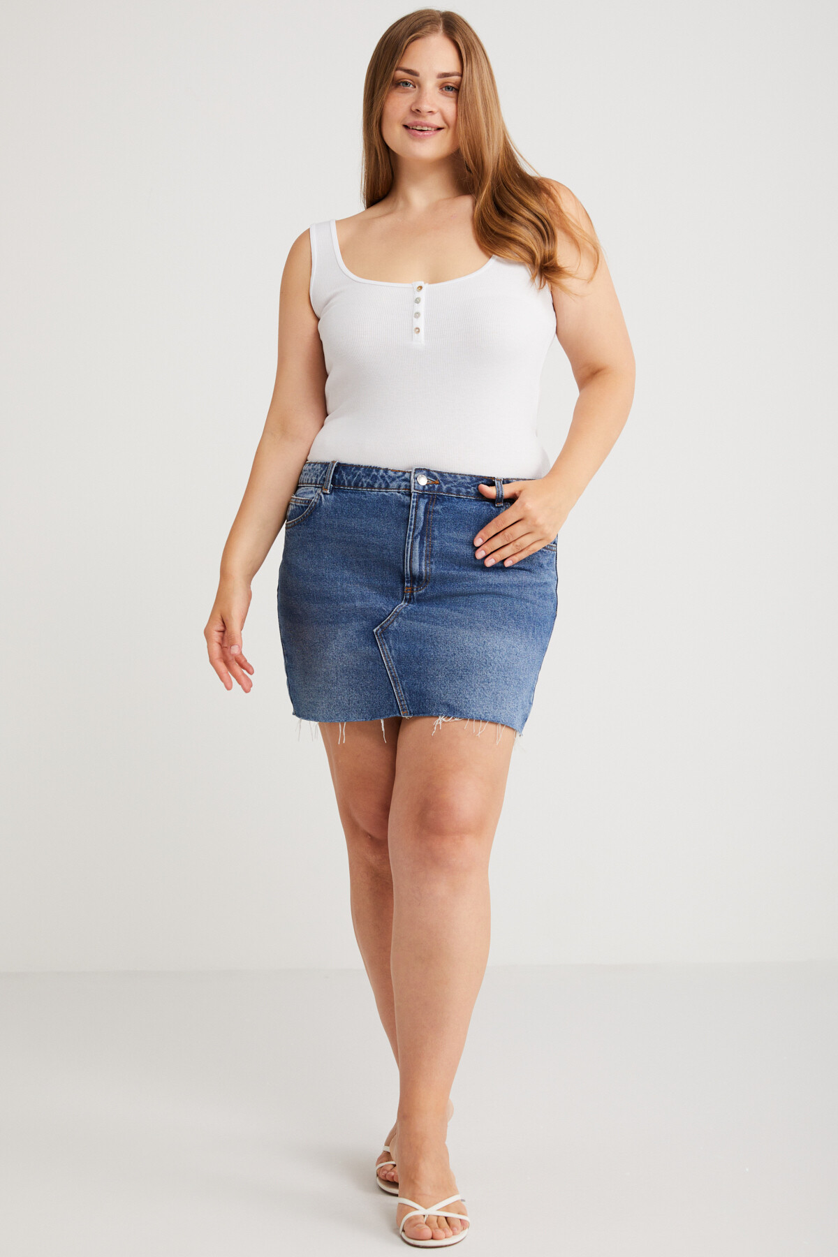 ETHIQUET  Aleydıs Kadın Slim Fit Dar Kalıp Düğme Detaylı Oyuk Yaka Örme Beyaz Büyük Beden Atlet - Görsel 5