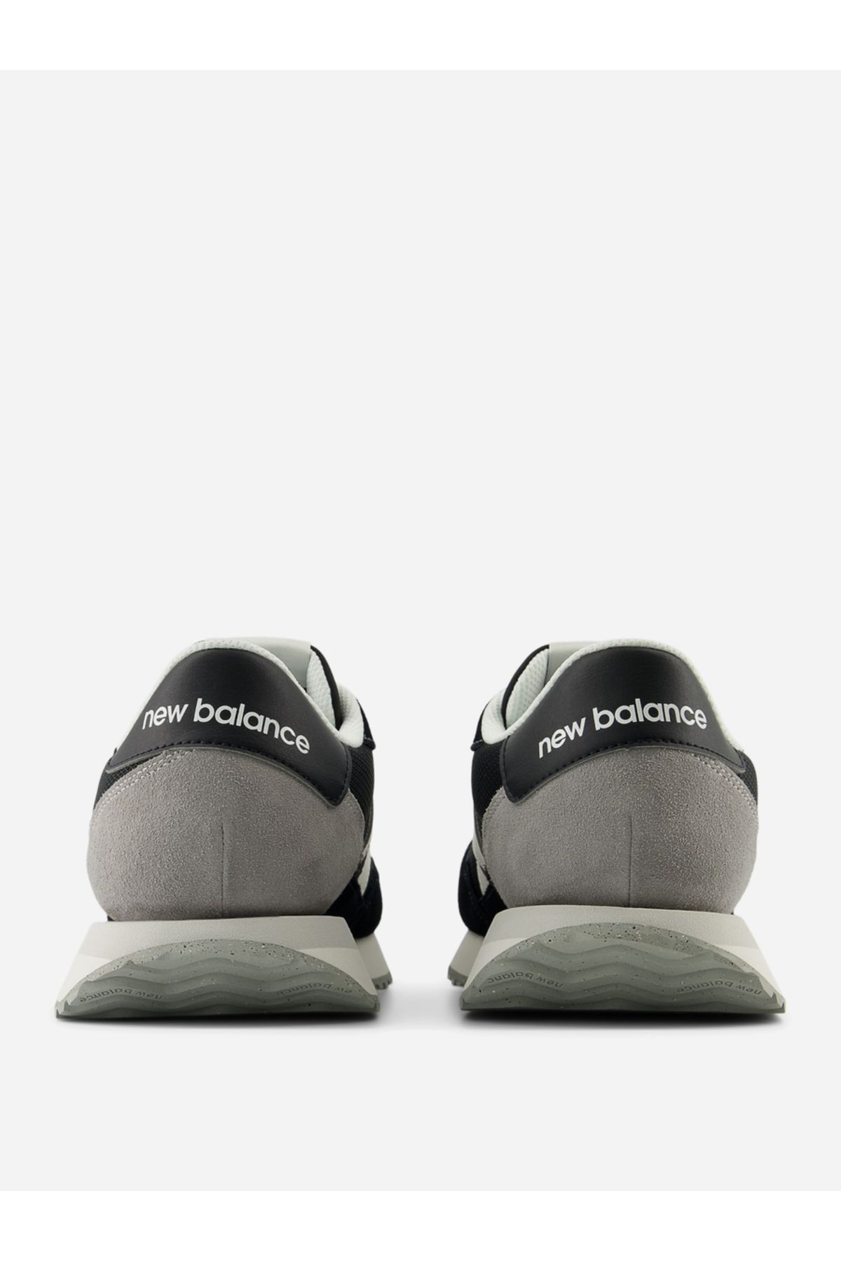 New Balance-Sneakers - Black - Flat 4