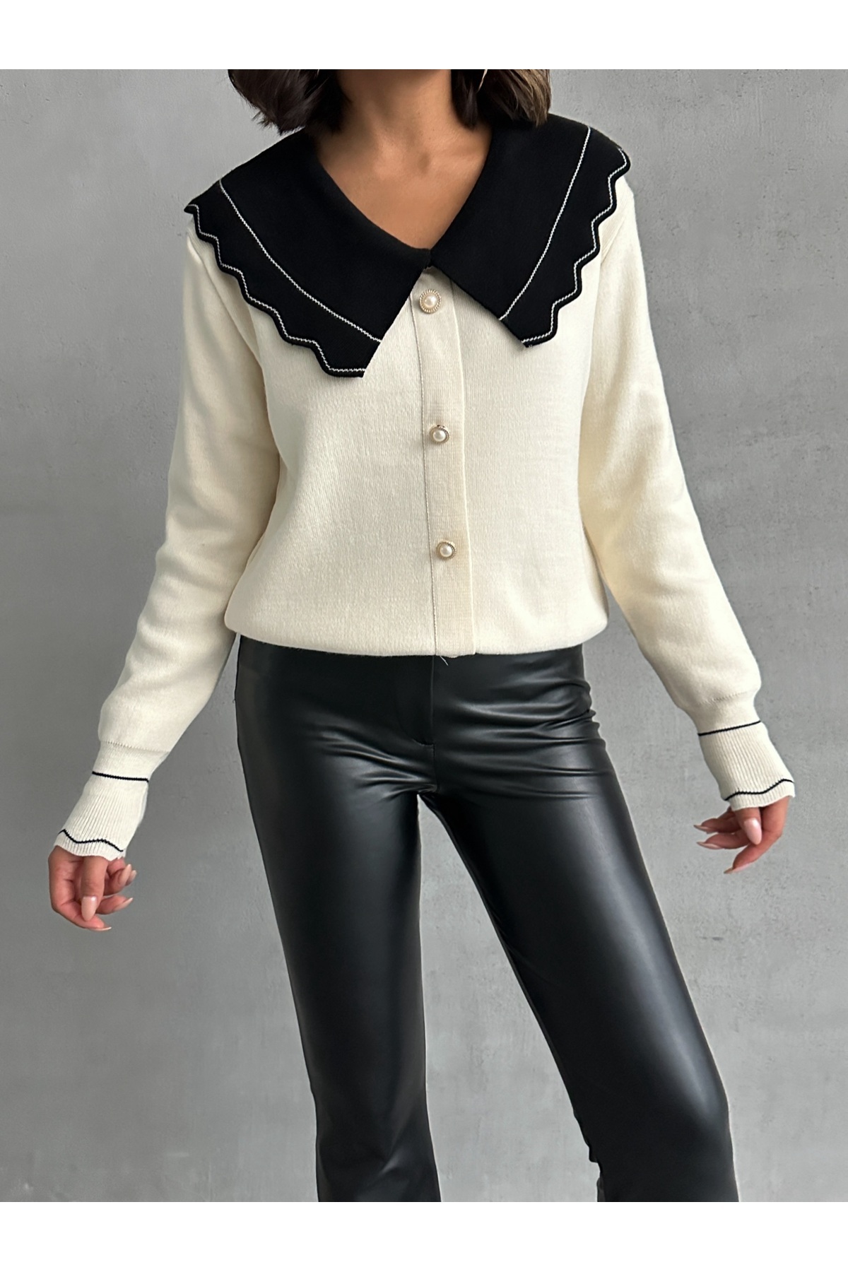 BEJNA Ecrufarbene, detaillierte Strickbluse mit Kragen für Damen